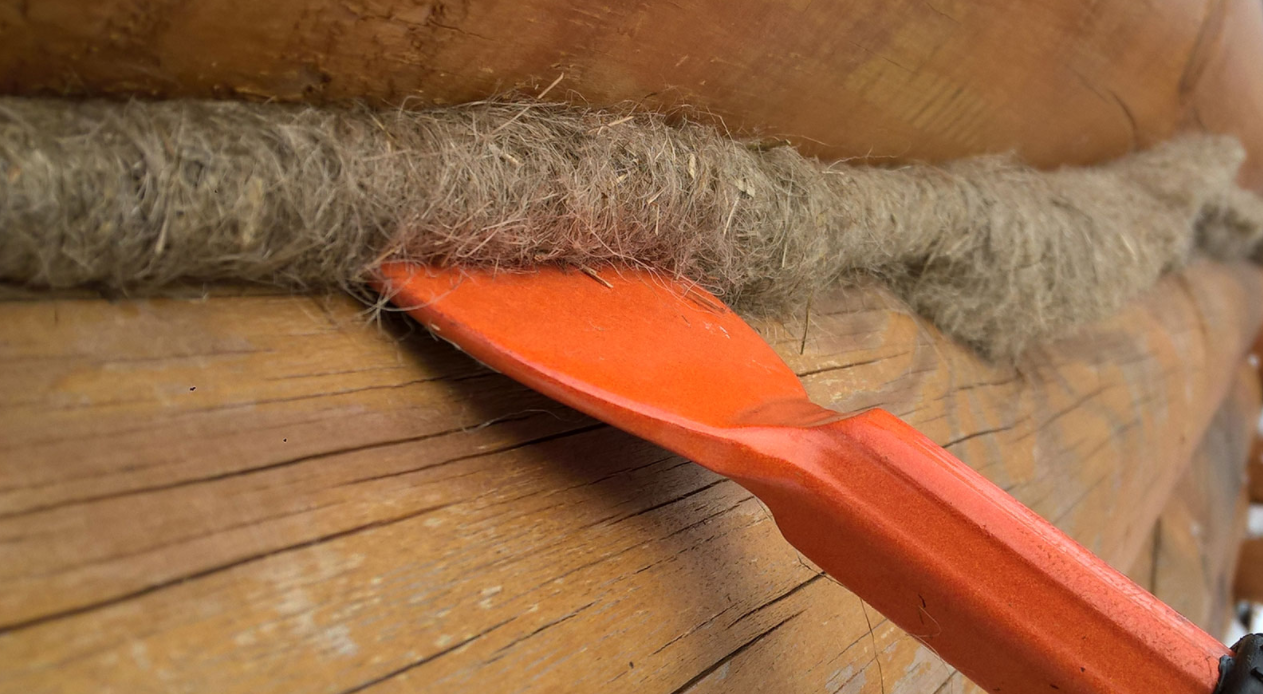 Конопатка паклей Конопатка сруба паклей